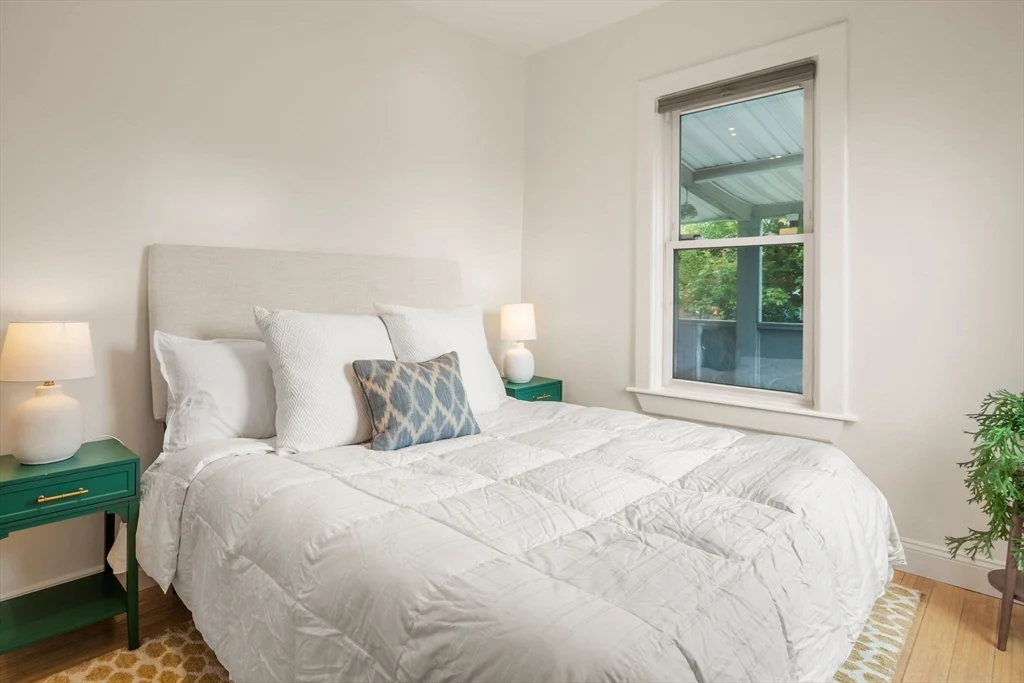 3 bed, 2 bath apartment for rent at 178 Hyde Park Ave Unit 3, Jamaica Plain — photo 11 of 23
