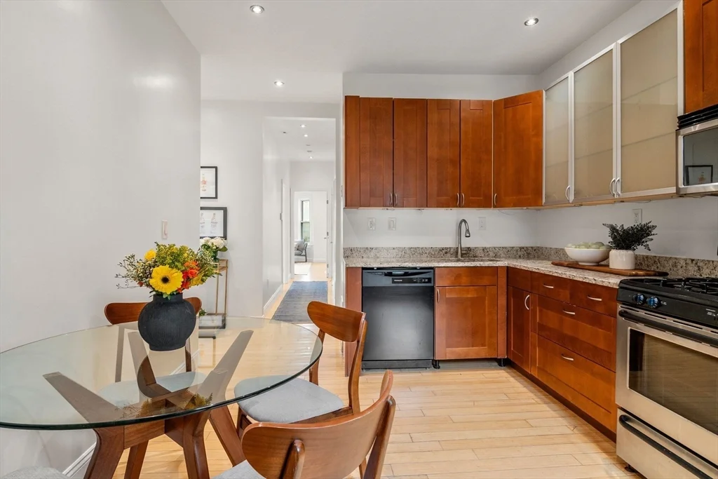 3 bed, 2 bath apartment for rent at 178 Hyde Park Ave Unit 3, Jamaica Plain — photo 8 of 23