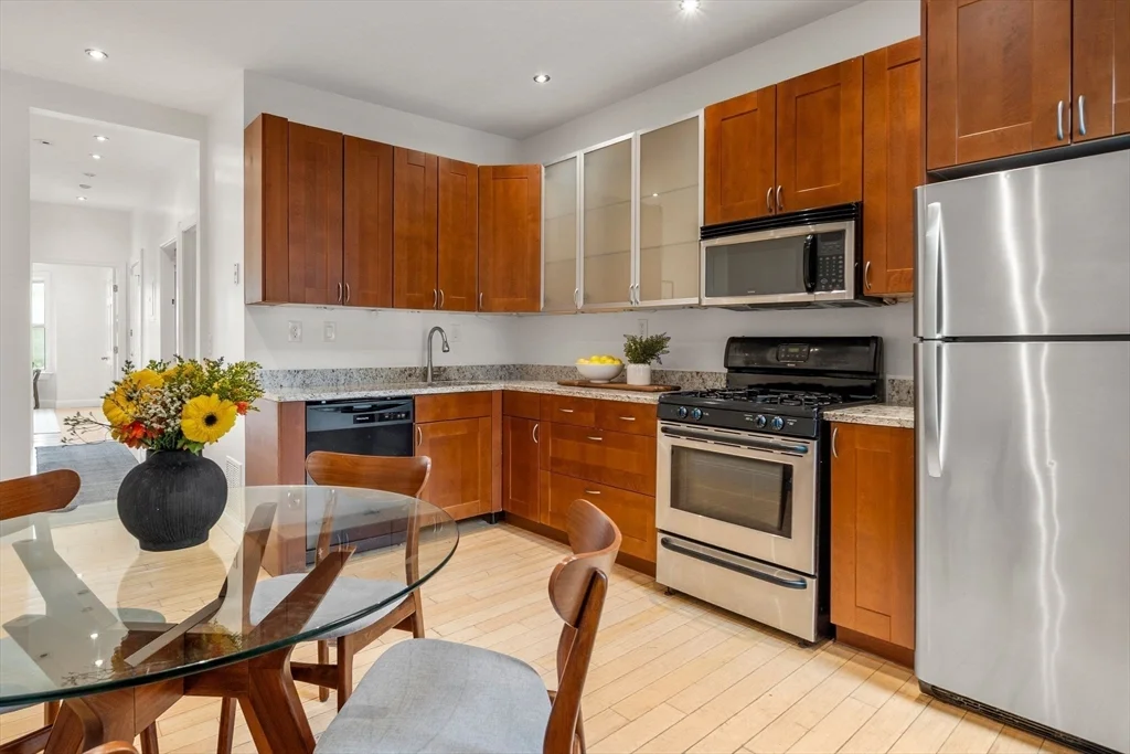 3 bed, 2 bath apartment for rent at 178 Hyde Park Ave Unit 3, Jamaica Plain — photo 6 of 23