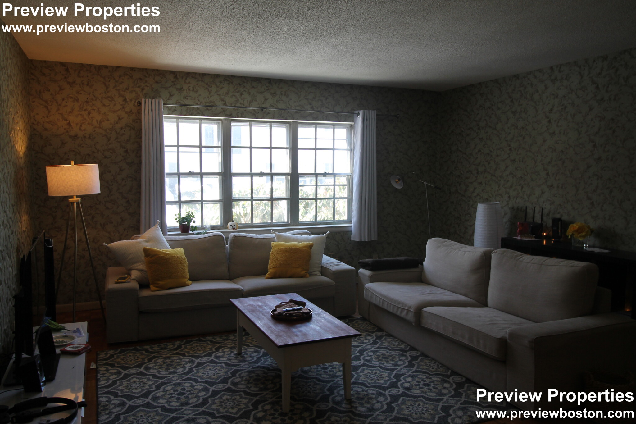 3 bed, 2 bath apartment for rent at 178 Lake Shore Rd Unit 1, Oak Square — photo 5 of 16