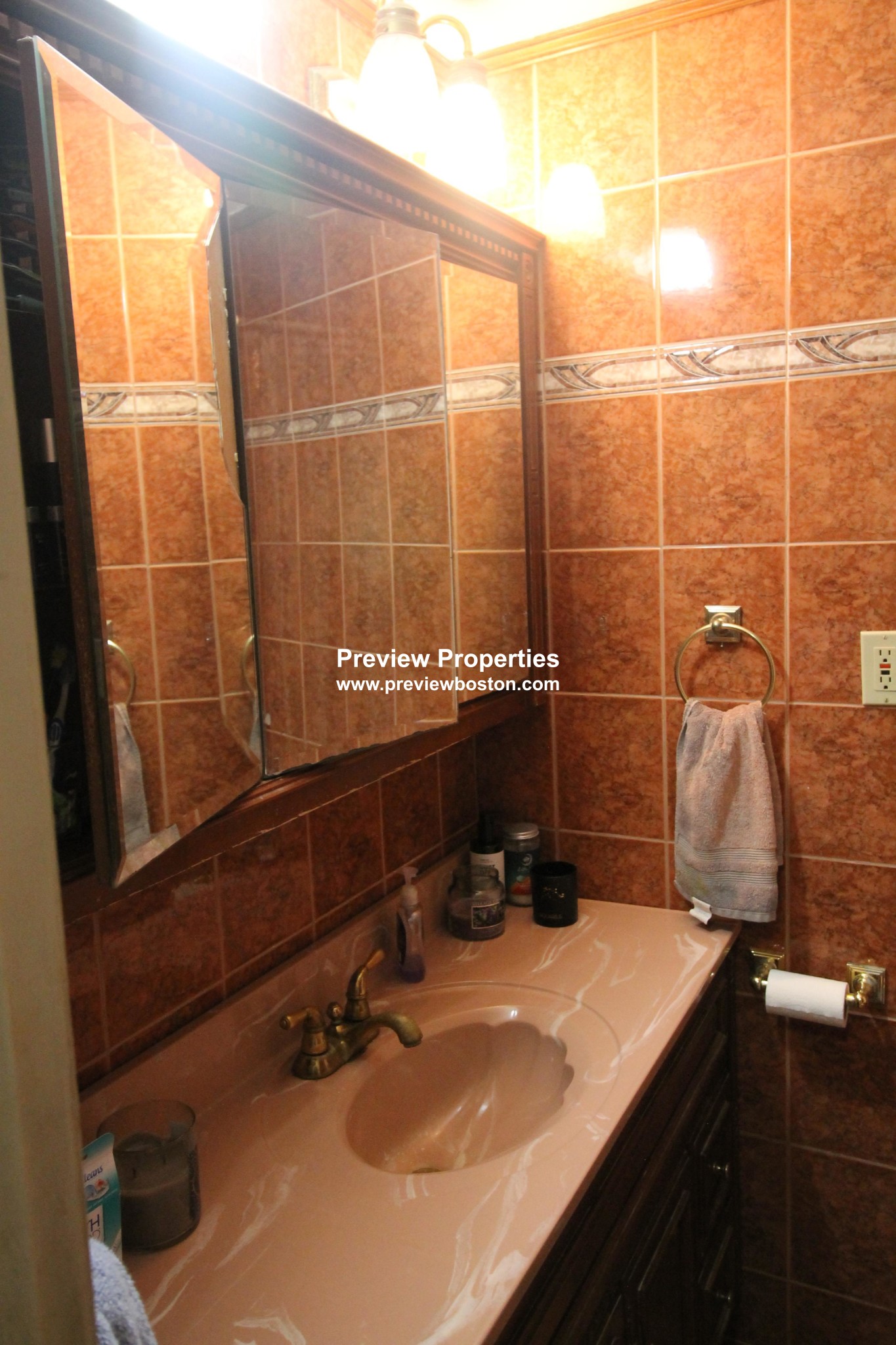 3 bed, 2 bath apartment for rent at 178 Lake Shore Rd Unit 1, Oak Square — photo 8 of 16