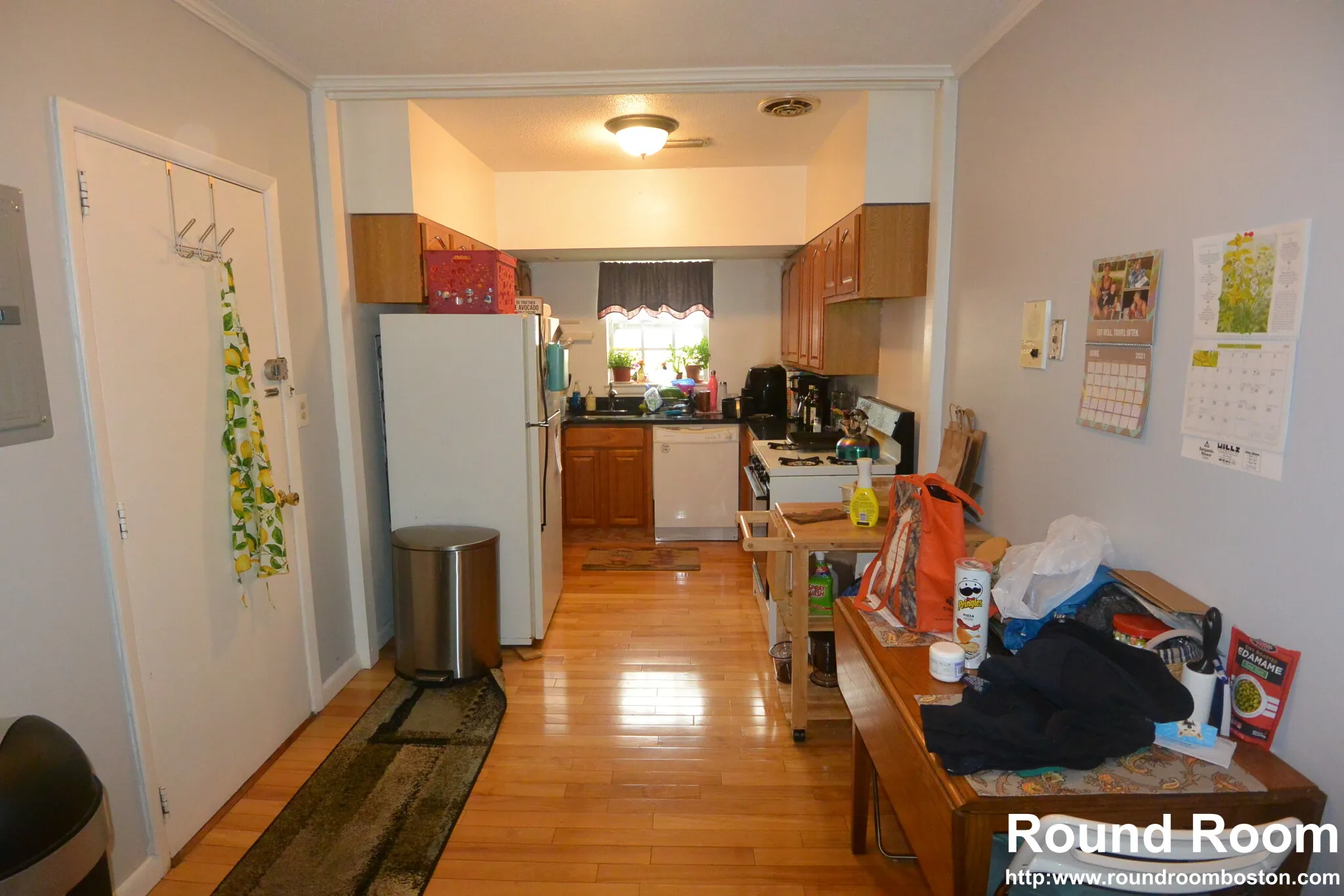 3 bed, 2 bath apartment for rent at 178 Lake Shore Rd Unit 4, Oak Square — photo 1 of 13