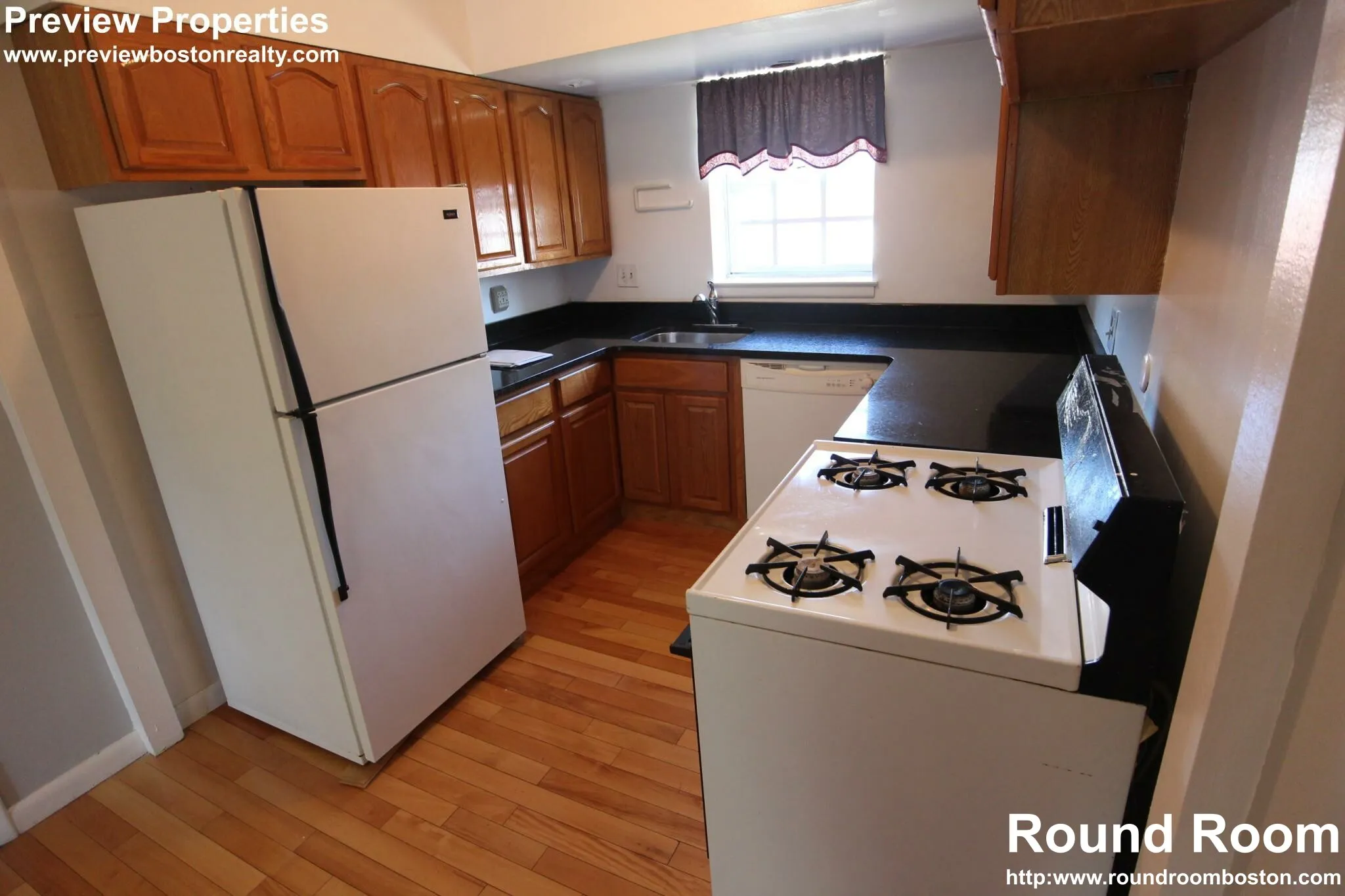 3 bed, 2 bath apartment for rent at 178 Lake Shore Rd Unit 4, Oak Square — photo 2 of 13