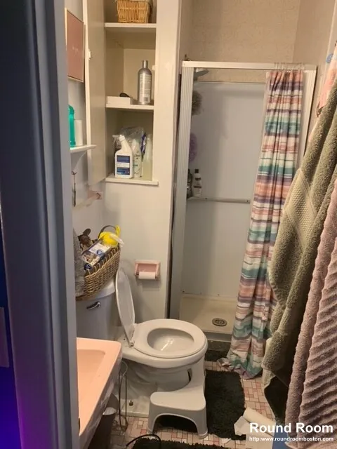 3 bed, 2 bath apartment for rent at 178 Lake Shore Rd Unit 4, Oak Square — photo 12 of 13
