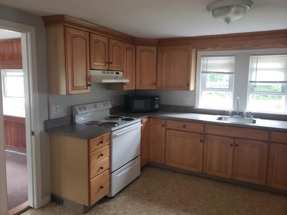 3 bed, 1 bath apartment for rent at 178 Spring St, Bridgewater — photo 6 of 31