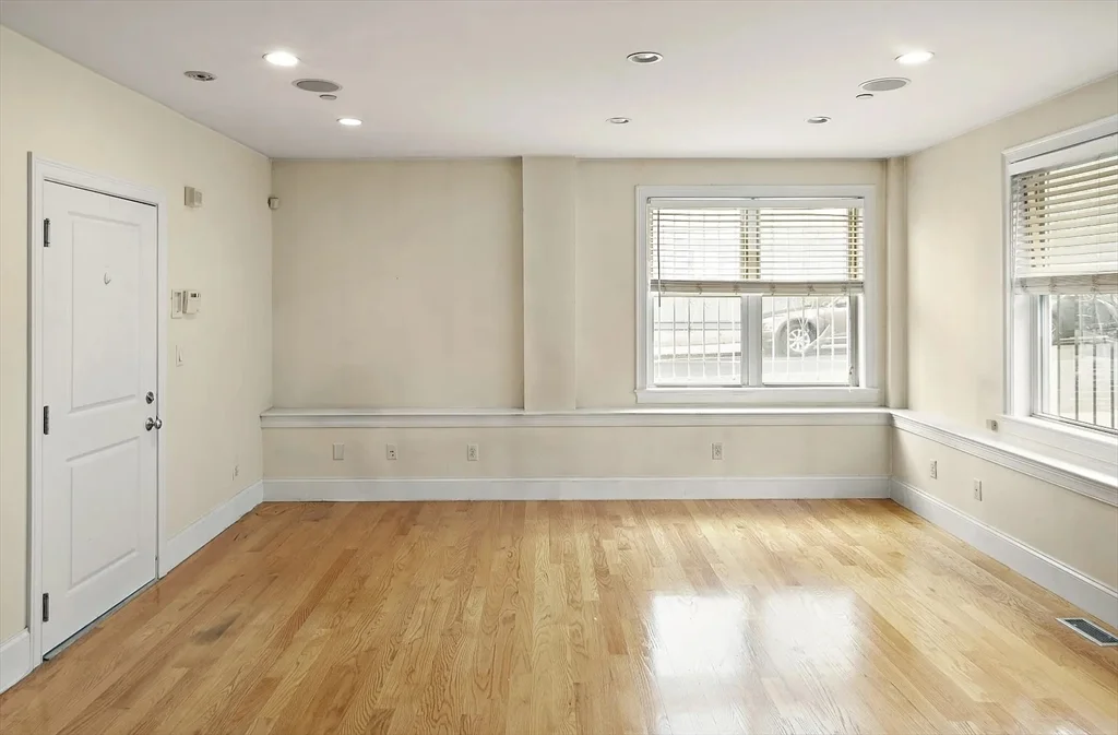 1 bed, 1 bath apartment for rent at 178 W 4th St Unit 1A, South Boston — photo 4 of 6