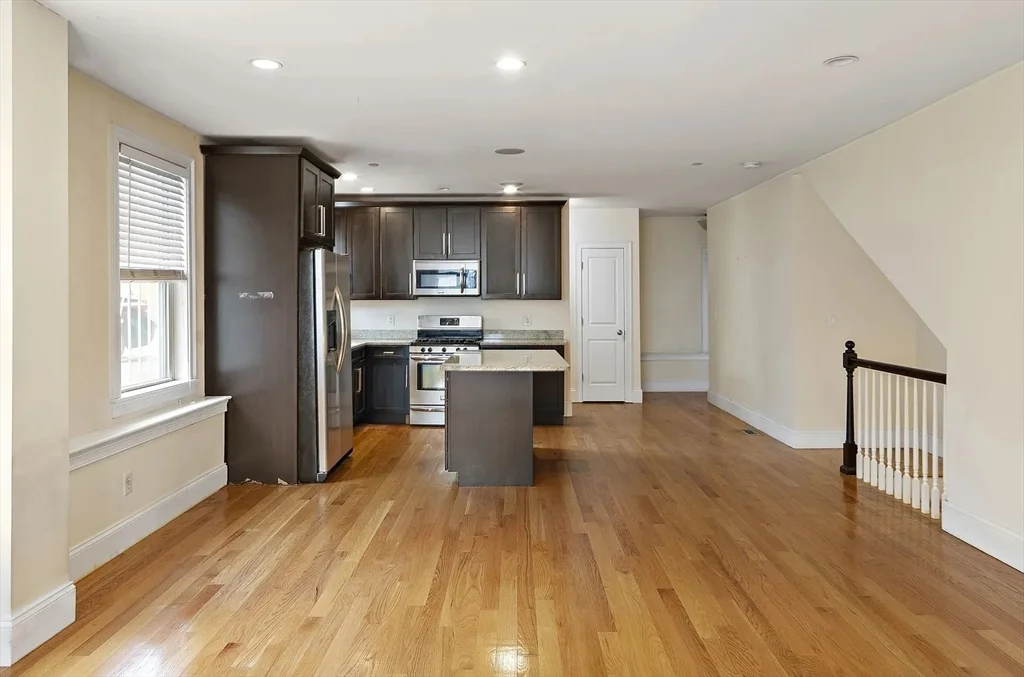 1 bed, 1 bath apartment for rent at 178 W 4th St Unit 1A, South Boston — photo 1 of 6