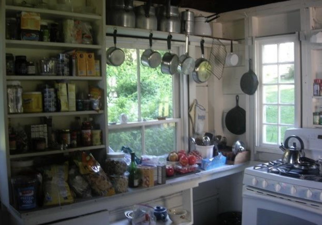 5 bed, 2 bath apartment for rent at 1787-C Main Rd Unit WEEKLY, Westport Point — photo 6 of 13