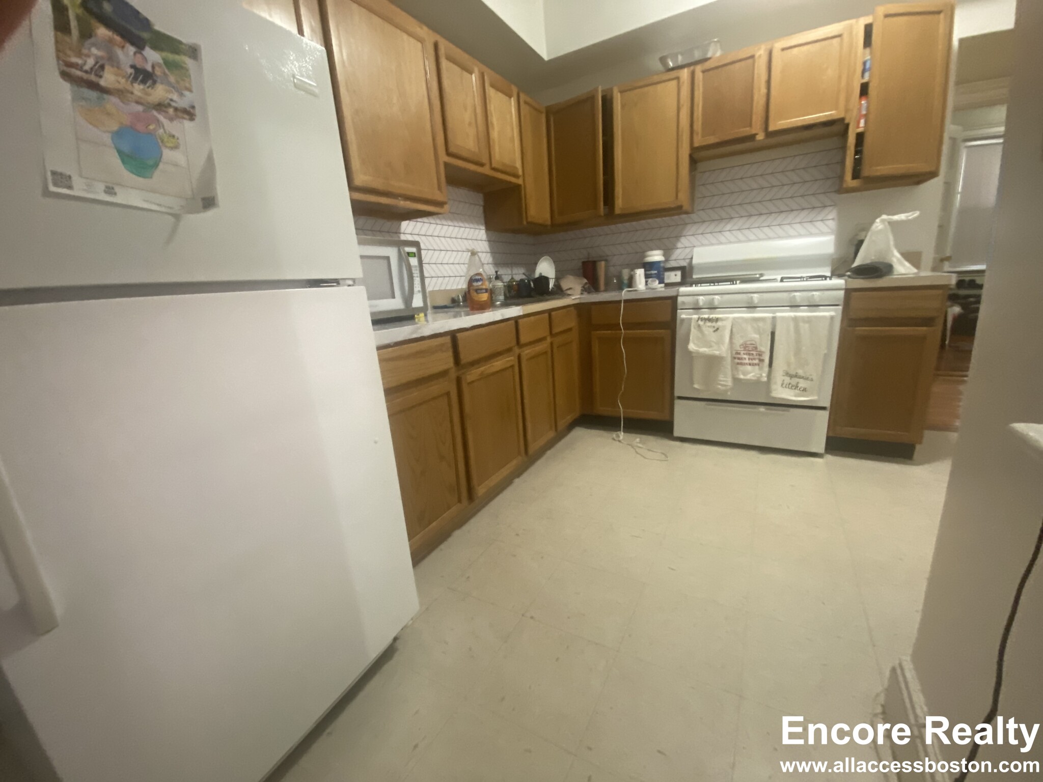 2 bed, 1 bath apartment for rent at 1788 Beacon St Unit 1A, Brookline — photo 4 of 11