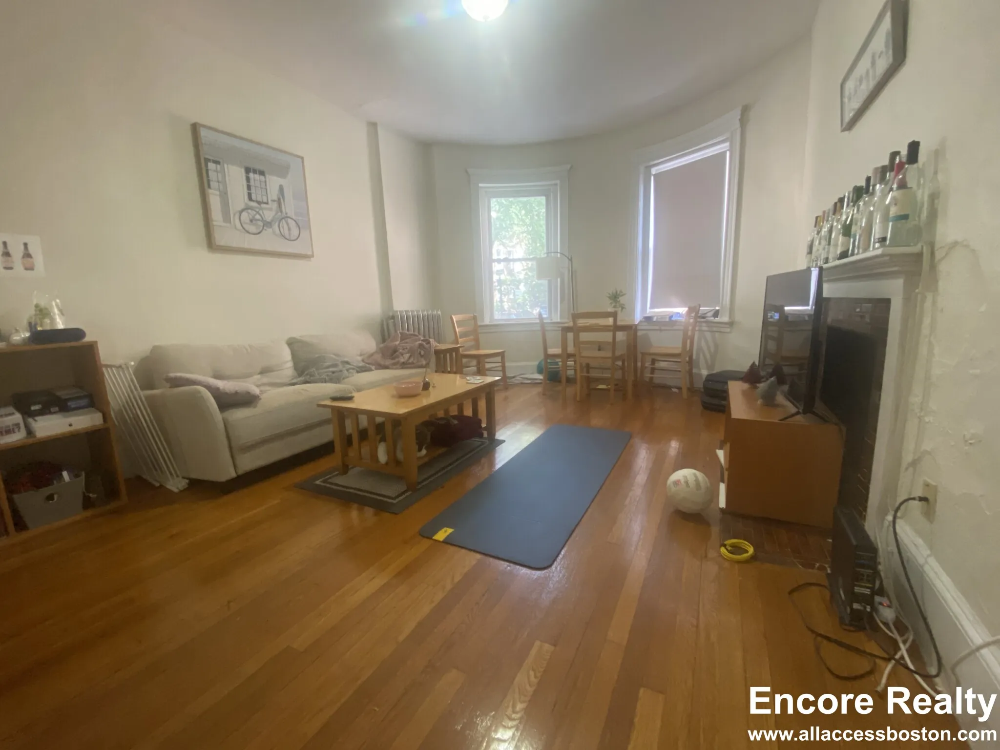 2 bed, 1 bath apartment for rent at 1788 Beacon St Unit 1A, Brookline — photo 2 of 11