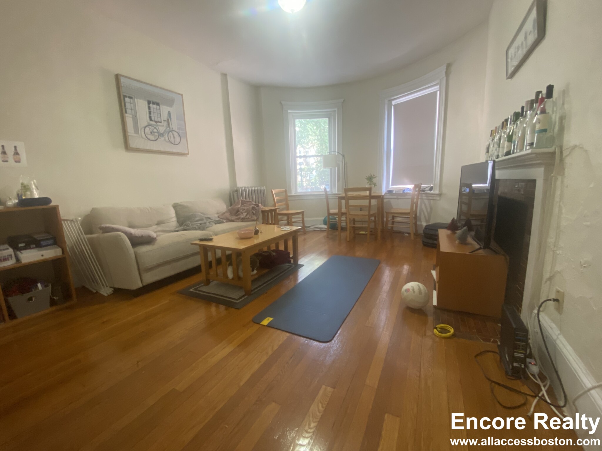 2 bed, 1 bath apartment for rent at 1788 Beacon St Unit 1A, Brookline — photo 2 of 11