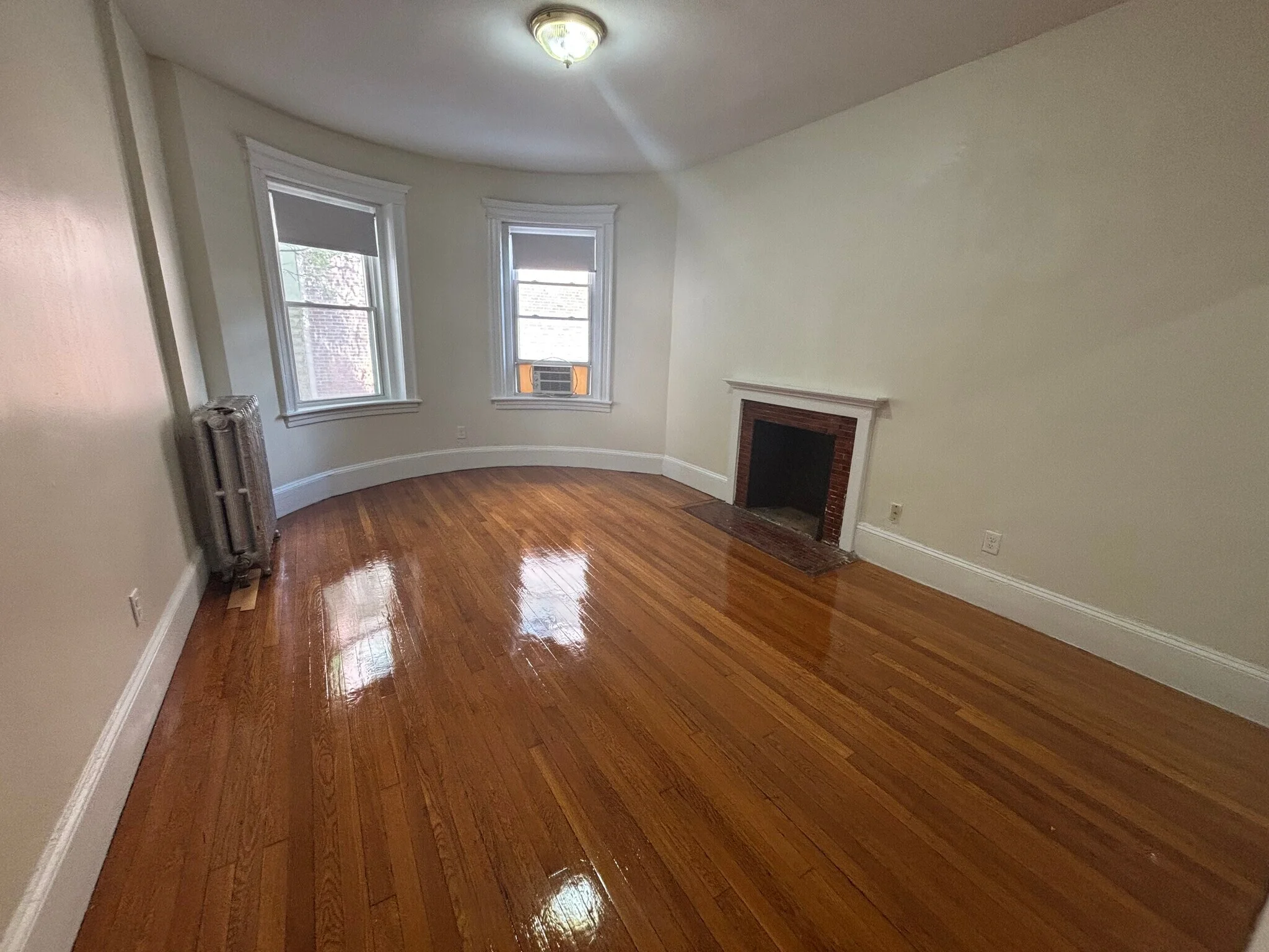 2 bed, 1 bath apartment for rent at 1788 Beacon St Unit 1A, Brookline