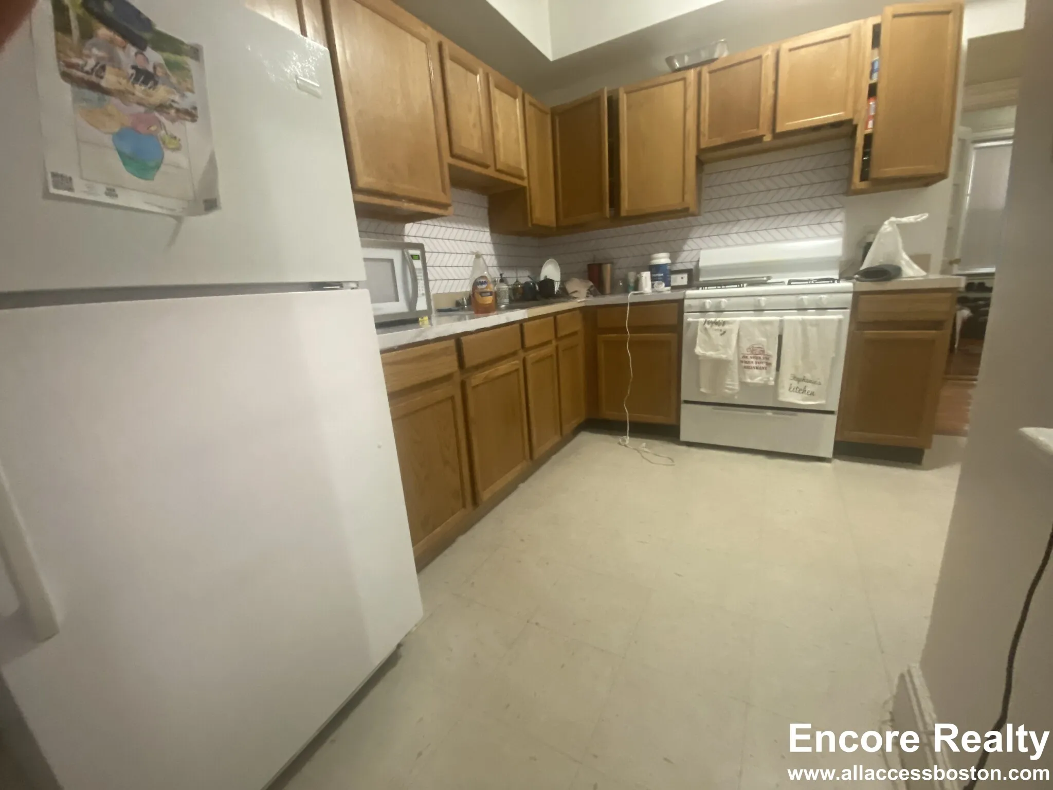 2 bed, 1 bath apartment for rent at 1788 Beacon St Unit 1A, Brookline — photo 4 of 11