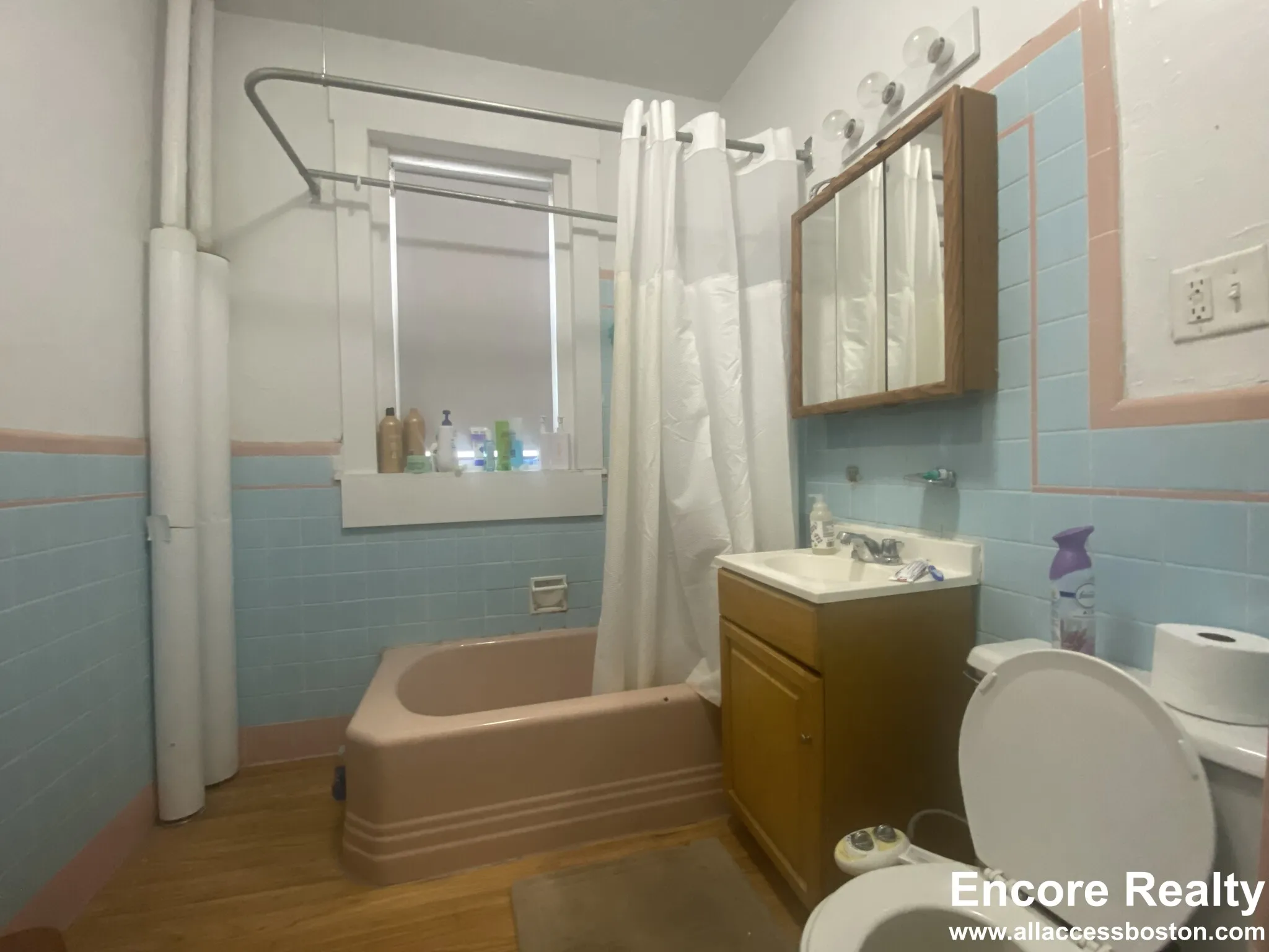 2 bed, 1 bath apartment for rent at 1788 Beacon St Unit 1A, Brookline — photo 9 of 11