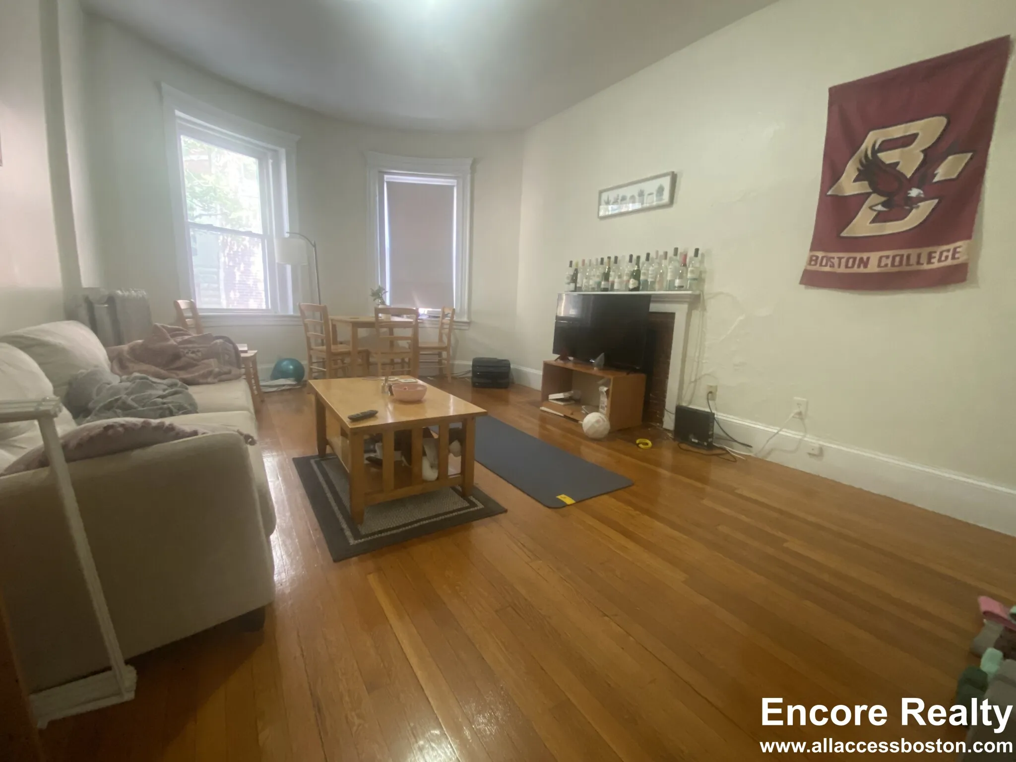 2 bed, 1 bath apartment for rent at 1788 Beacon St Unit 1A, Brookline — photo 3 of 11