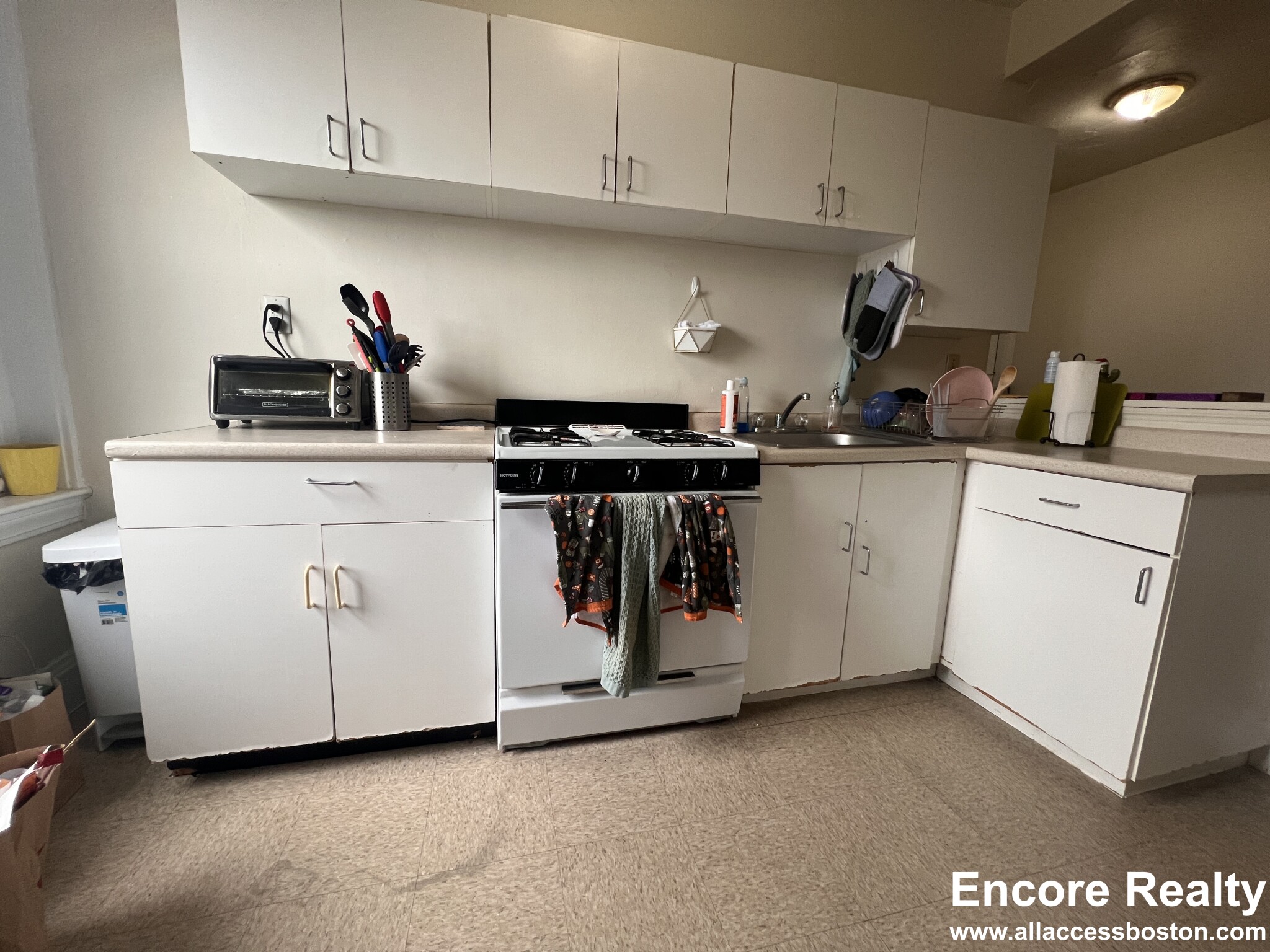 2 bed, 1 bath apartment for rent at 1788 Beacon St Unit 7M, Brookline — photo 4 of 11