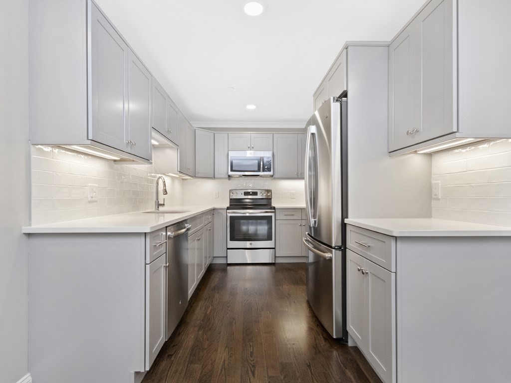 2 bed, 2 bath apartment for rent at 1789 Centre St Unit 304, West Roxbury — photo 4 of 11