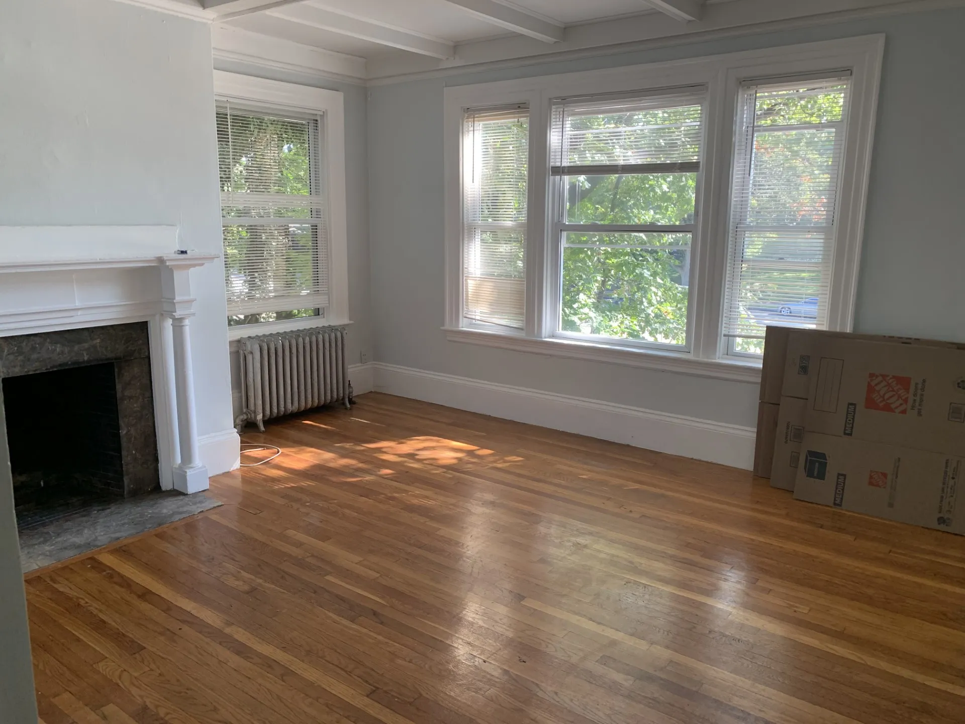 5 bed, 2 bath apartment for rent at 1789 Commonwealth Ave Unit 1, Brighton — photo 3 of 14