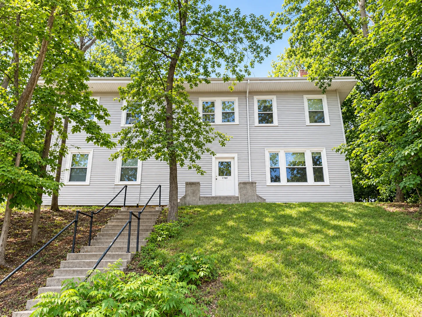 5 bed, 2 bath apartment for rent at 1789 Commonwealth Ave Unit 1, Brighton — photo 1 of 15