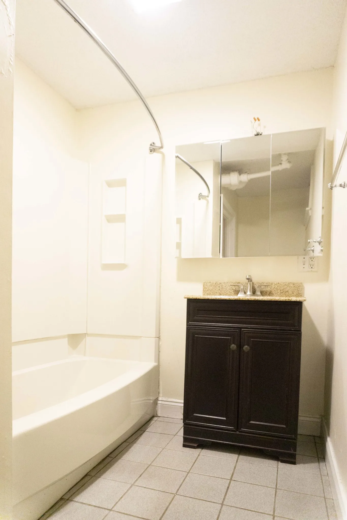 5 bed, 2 bath apartment for rent at 1789 Commonwealth Ave Unit 1, Brighton — photo 11 of 14