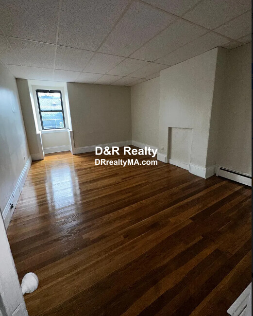 2 bed, 1 bath apartment for rent at 179 1/2 Harvard St Unit 3, The Port — photo 3 of 6