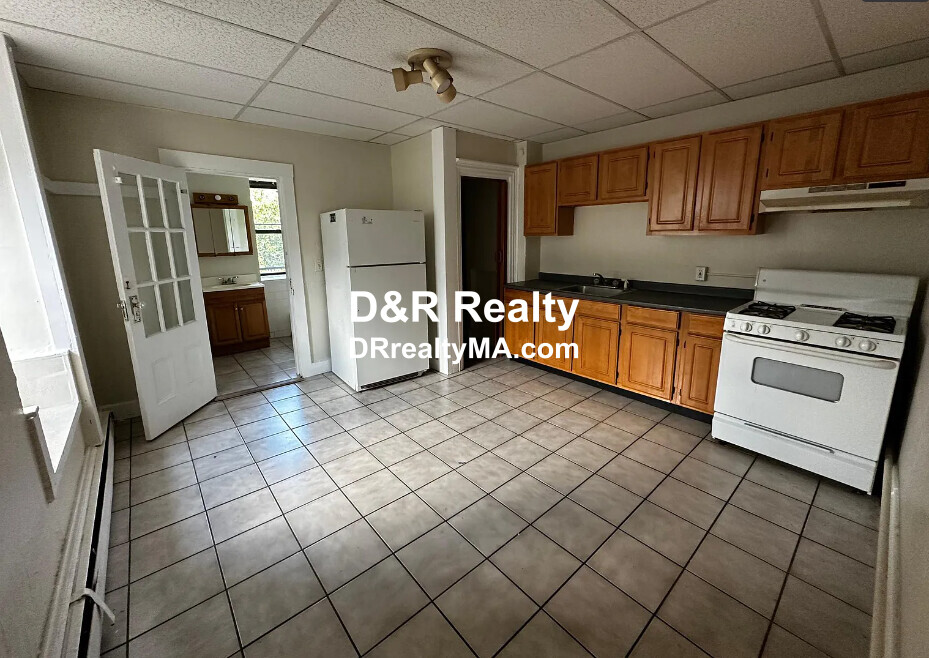 2 bed, 1 bath apartment for rent at 179 1/2 Harvard St Unit 3, The Port