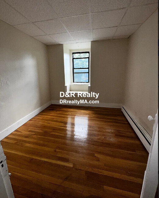 2 bed, 1 bath apartment for rent at 179 1/2 Harvard St Unit 3, The Port — photo 4 of 6
