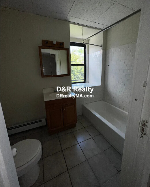 2 bed, 1 bath apartment for rent at 179 1/2 Harvard St Unit 3, The Port — photo 5 of 6
