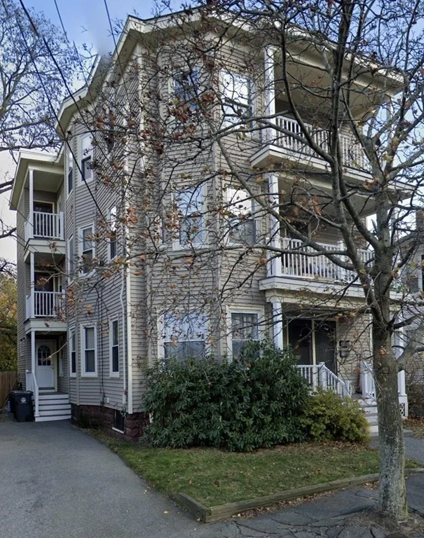 3 bed, 1 bath apartment for rent at 179-181 Grove St Unit 2, Zip 01832
