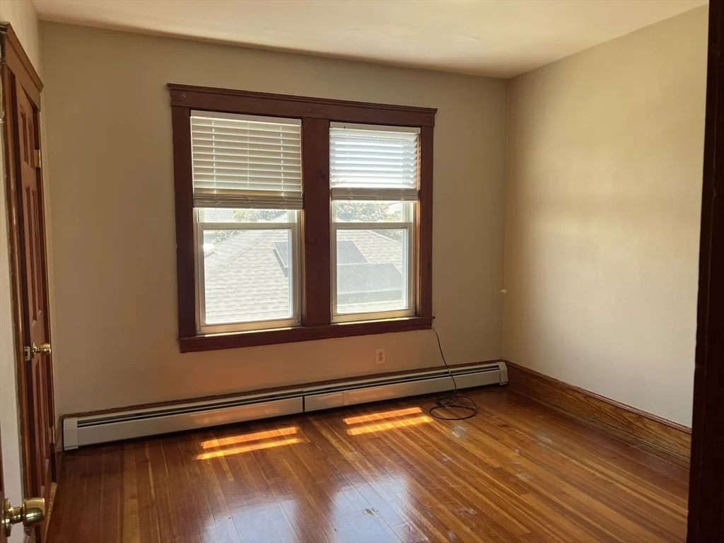 3 bed, 1 bath apartment for rent at 179-181 Grove St Unit 3, Zip 01832 — photo 12 of 16