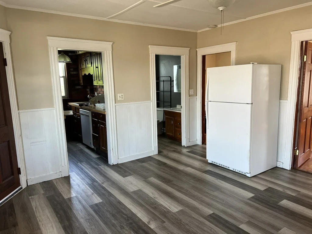 3 bed, 1 bath apartment for rent at 179-181 Grove St Unit 3, Zip 01832 — photo 2 of 16