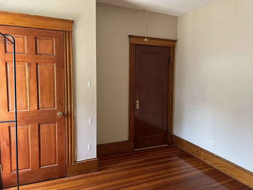 3 bed, 1 bath apartment for rent at 179-181 Grove St Unit 3, Zip 01832 — photo 5 of 16