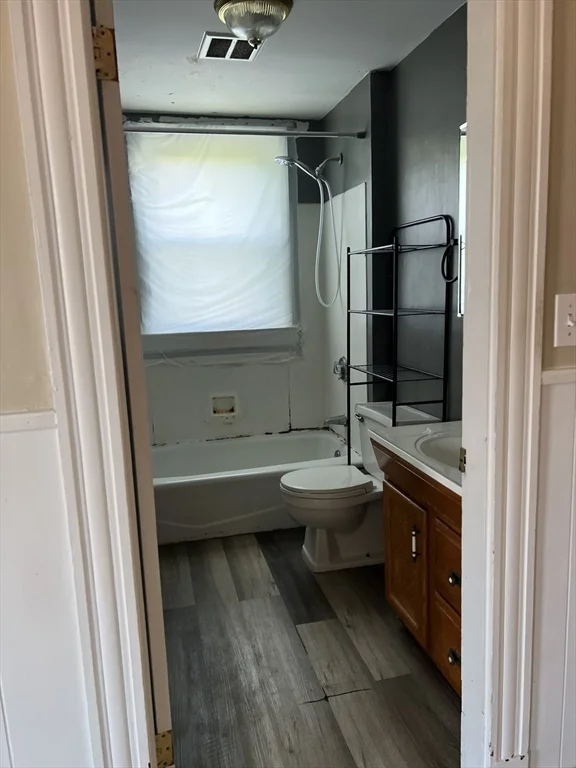 3 bed, 1 bath apartment for rent at 179-181 Grove St Unit 3, Zip 01832 — photo 14 of 16