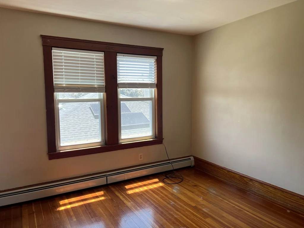 3 bed, 1 bath apartment for rent at 179-181 Grove St Unit 3, Zip 01832 — photo 11 of 16