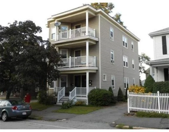 3 bed, 1 bath apartment for rent at 179-181 Grove St Unit 3, Zip 01832 — photo 1 of 16