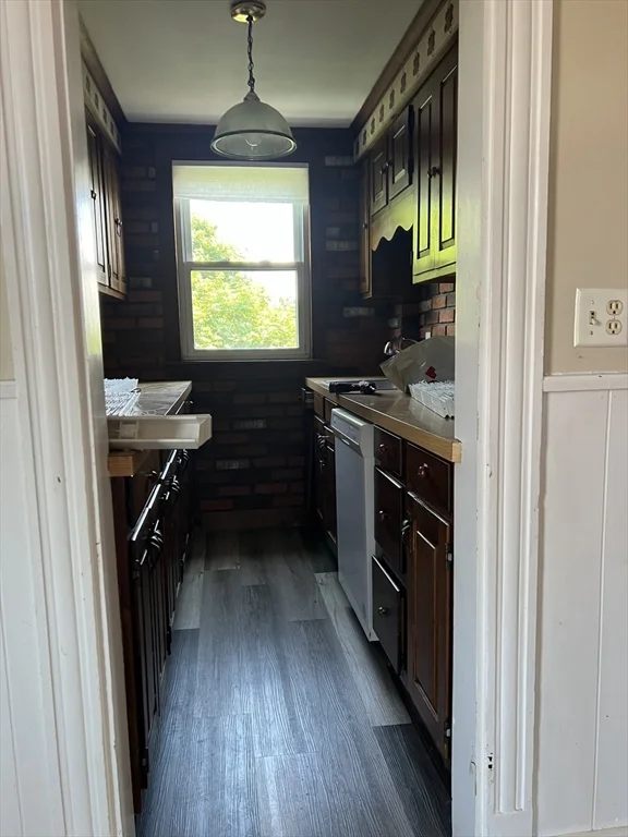 3 bed, 1 bath apartment for rent at 179-181 Grove St Unit 3, Zip 01832 — photo 13 of 16