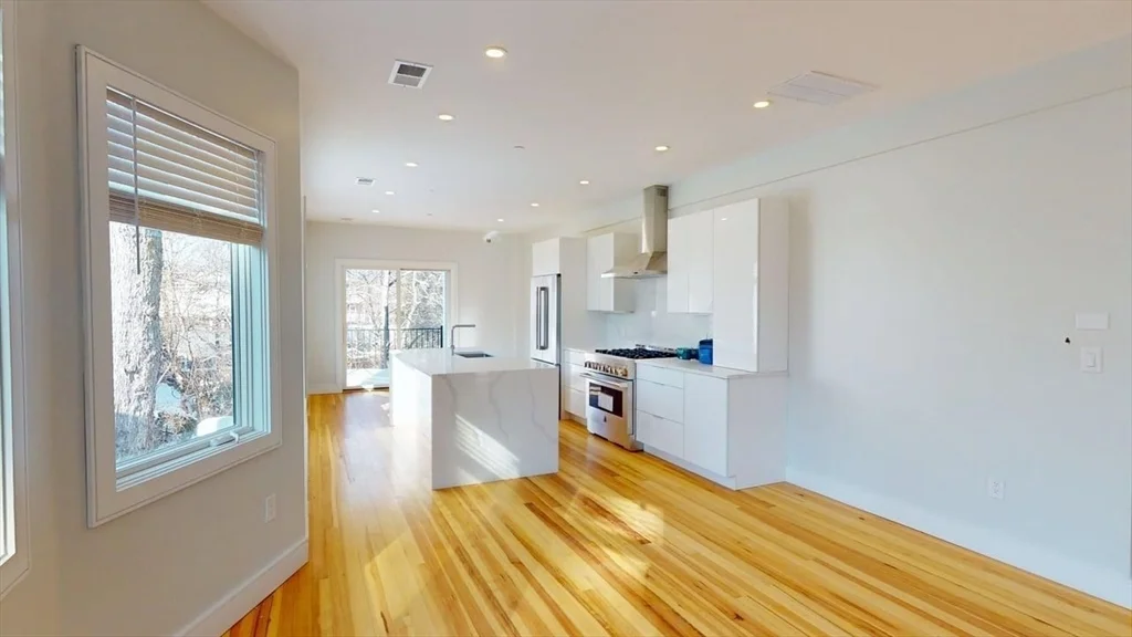 4 bed, 3 bath apartment for rent at 179 Appleton St Unit 2, West Cambridge — photo 3 of 23
