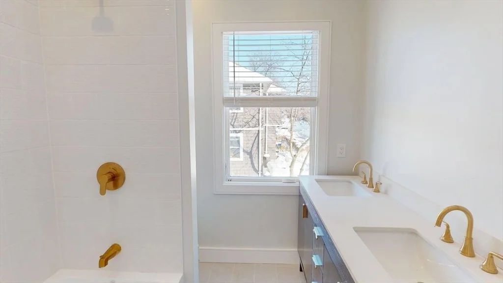 4 bed, 3 bath apartment for rent at 179 Appleton St Unit 2, West Cambridge — photo 11 of 23