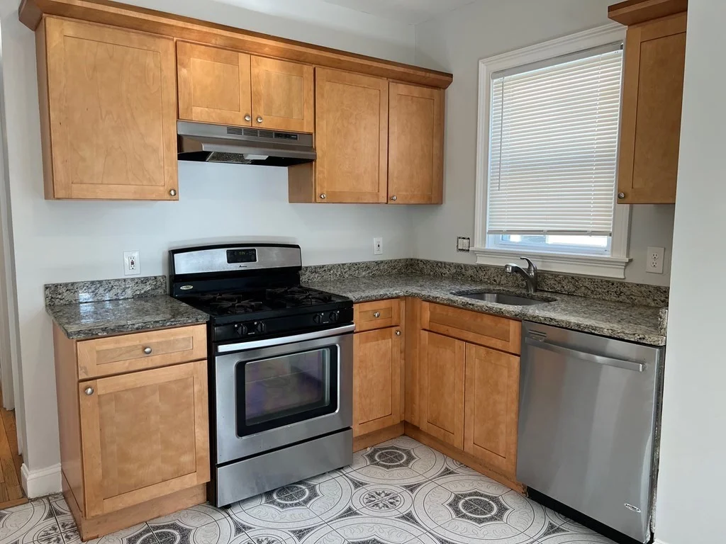 3 bed, 2 bath apartment for rent at 179 Belmont St Unit 1, Everett — photo 2 of 18