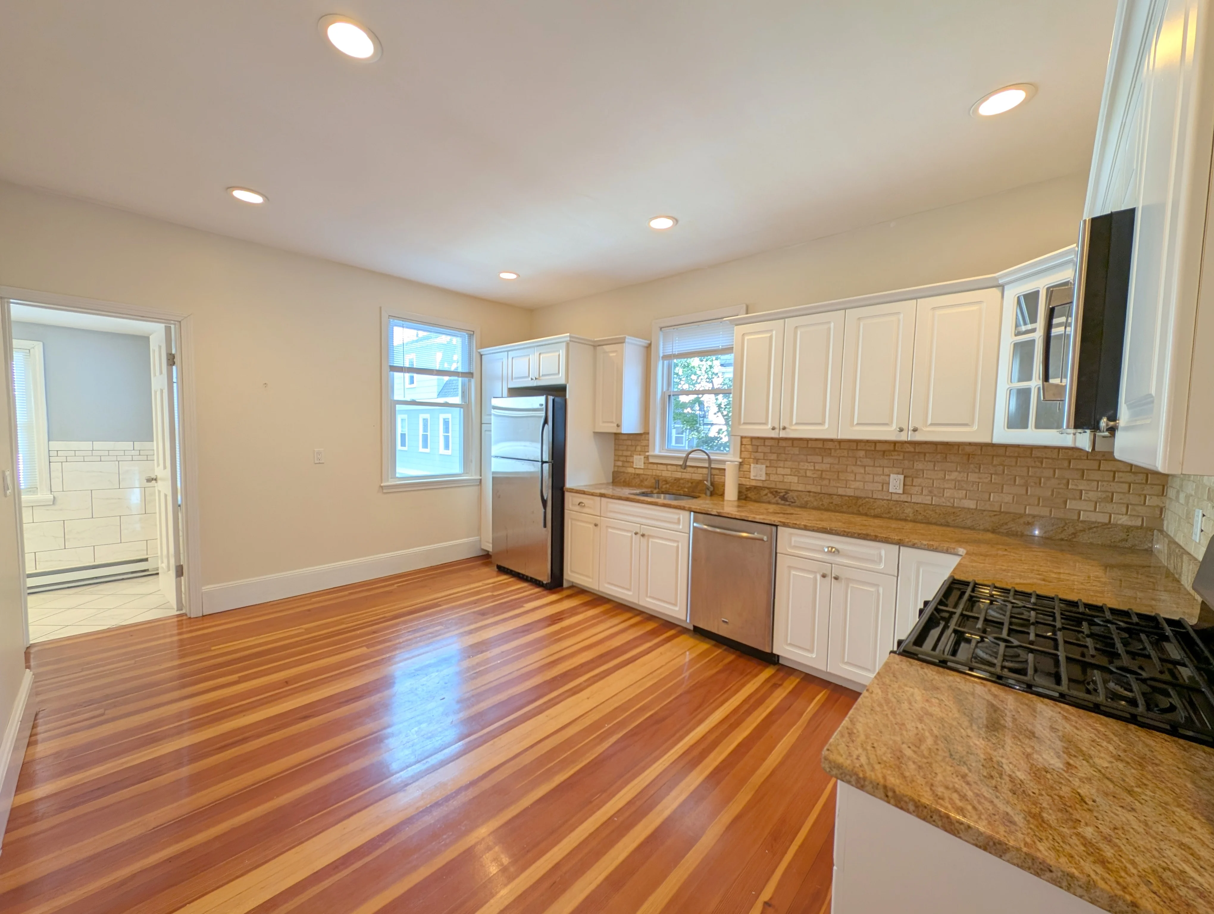 1.5 bed, 1 bath apartment for rent at 179 College Ave Unit 2nd Floor, Tufts — photo 3 of 16