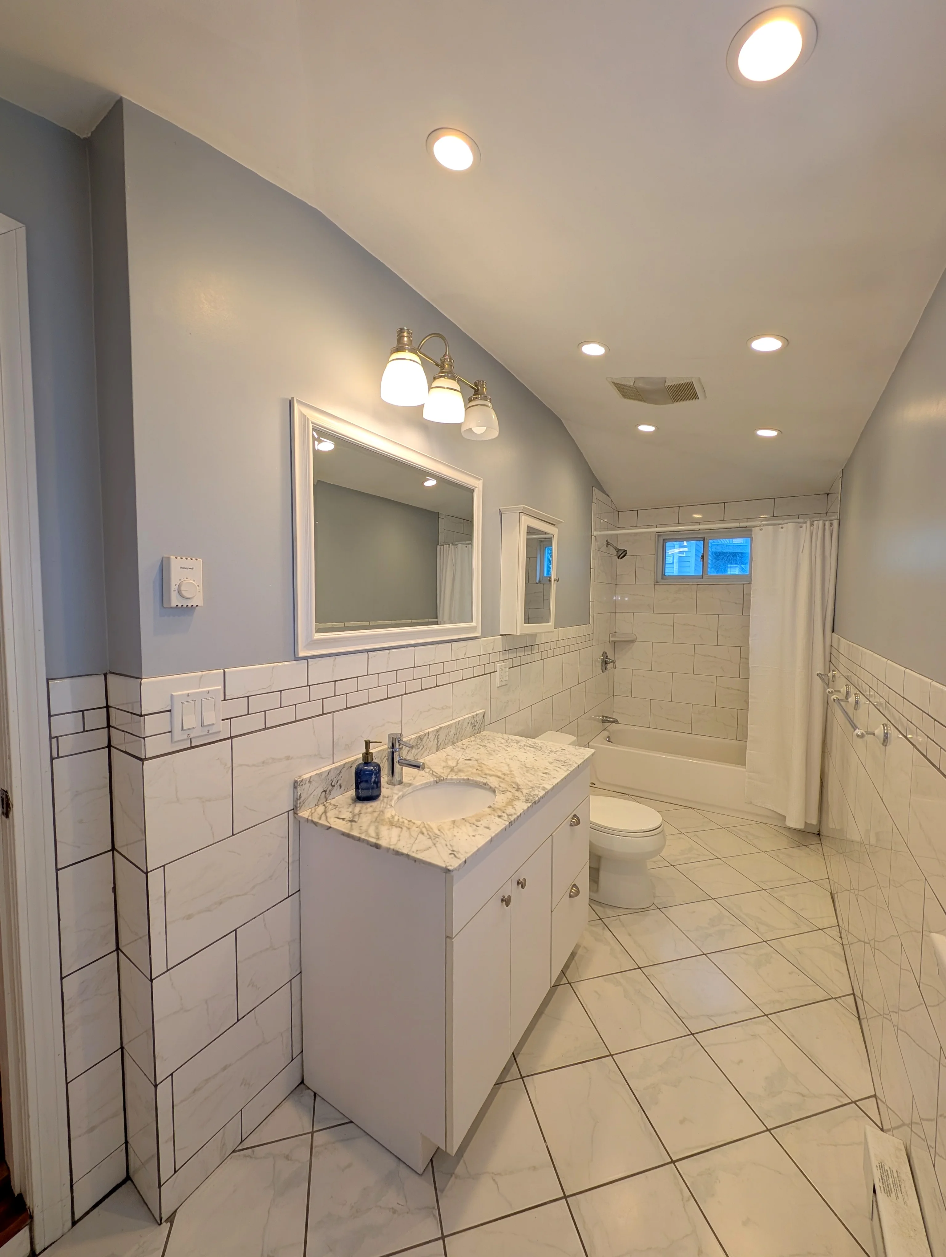 1.5 bed, 1 bath apartment for rent at 179 College Ave Unit 2nd Floor, Tufts — photo 4 of 16