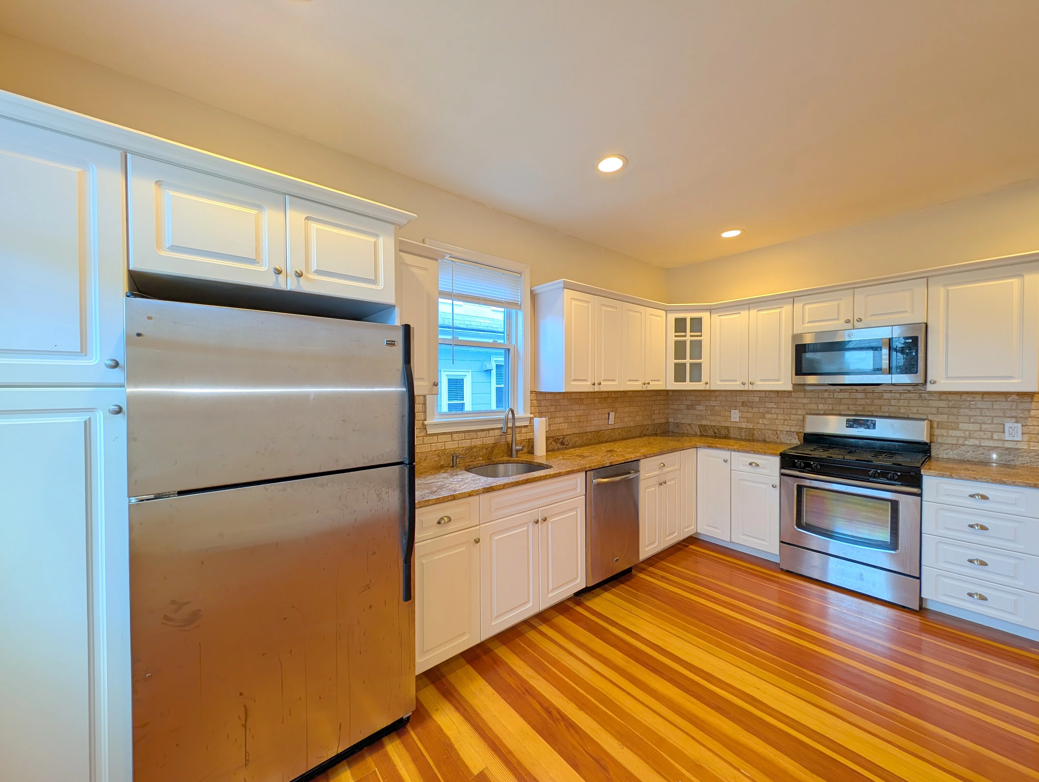 1.5 bed, 1 bath apartment for rent at 179 College Ave Unit 2nd Floor, Tufts — photo 2 of 16