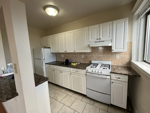 1 bed, 1 bath apartment for rent at 179 Elm St Unit 202, Davis Square — photo 9 of 13