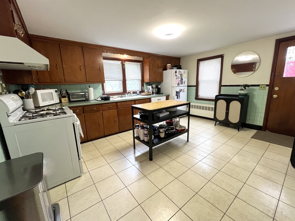 2 bed, 1 bath apartment for rent at 179 Faneuil St Unit N/A, Brighton — photo 4 of 17