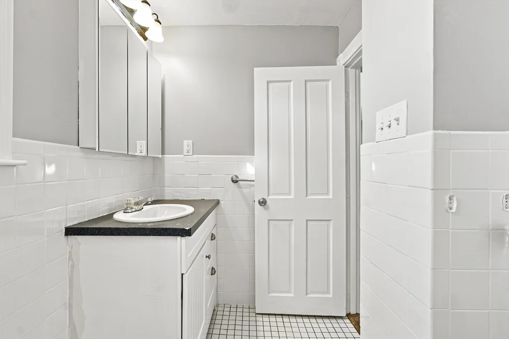 3 bed, 1 bath apartment for rent at 179 Franklin Unit 179, Quincy — photo 16 of 18