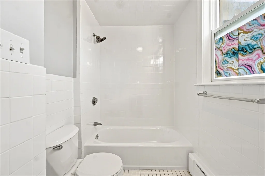 3 bed, 1 bath apartment for rent at 179 Franklin Unit 179, Quincy — photo 15 of 18