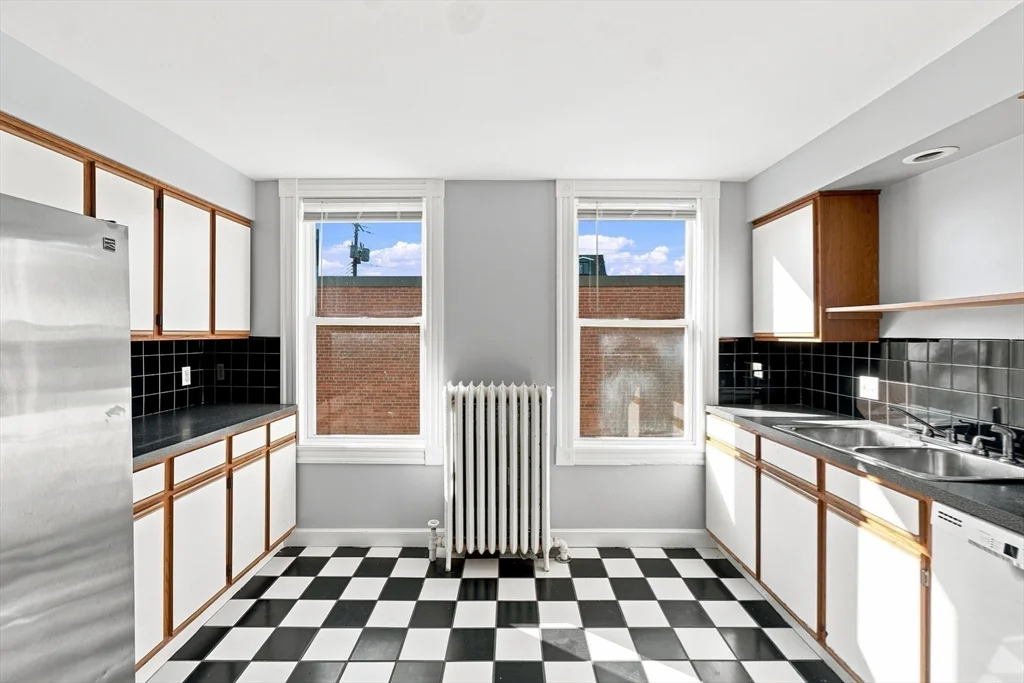 3 bed, 1 bath apartment for rent at 179 Franklin Unit 179, Quincy — photo 13 of 18