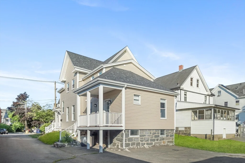 3 bed, 1 bath apartment for rent at 179 Franklin Unit 179, Quincy — photo 2 of 18