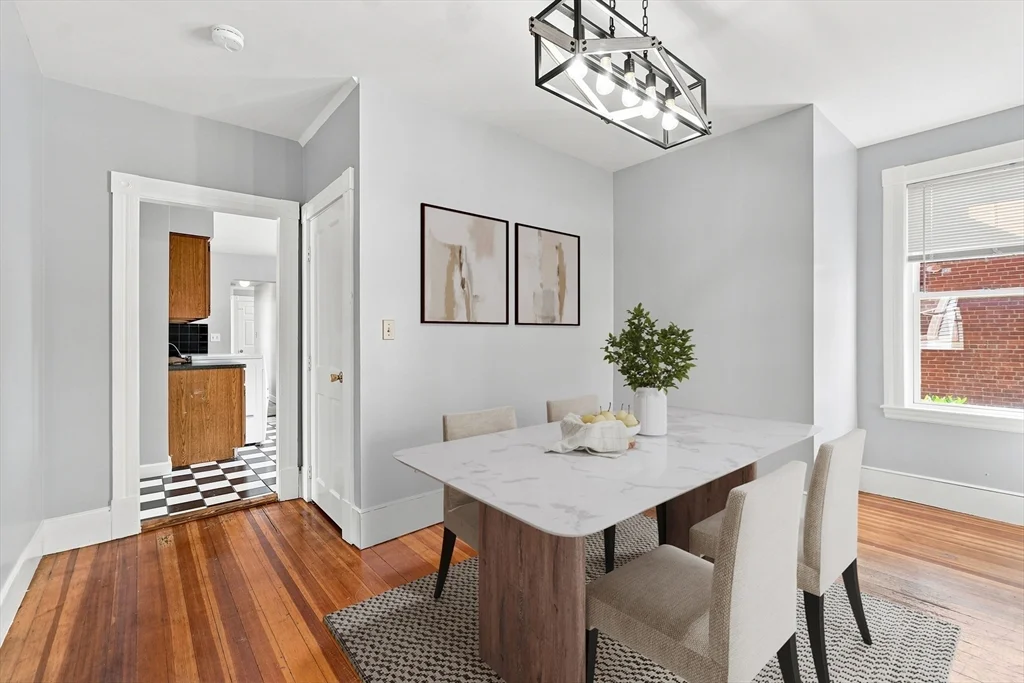 3 bed, 1 bath apartment for rent at 179 Franklin Unit 179, Quincy — photo 4 of 18