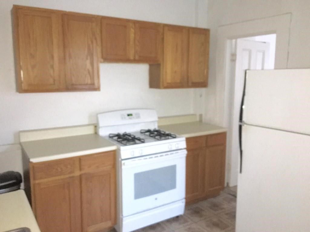 3 bed, 1 bath apartment for rent at 179 Harvard St Unit 3, Central Square — photo 4 of 6